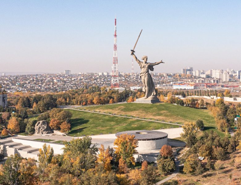 10 ноября 1961 года город Сталинград был переименован в Волгоград